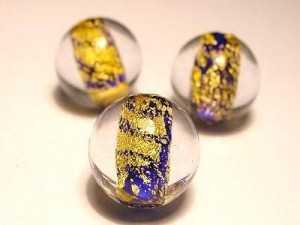 Glasperlen rund blauer Kern Goldfolie 12mm