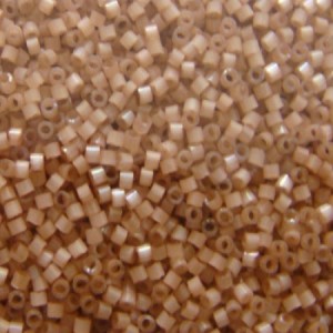 Miyuki Delica Beads 1,6mm DB1803 satin Creme Caramel 5gr