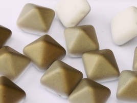 Pyramid Beads 12mm Chalk White Valentinite matt 5 Stück