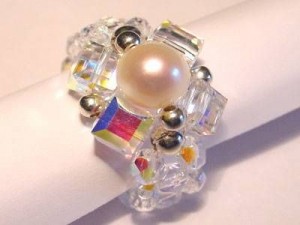 Perlenset Ring mit Swarovski Elementswürfeln und Süßwasserperle